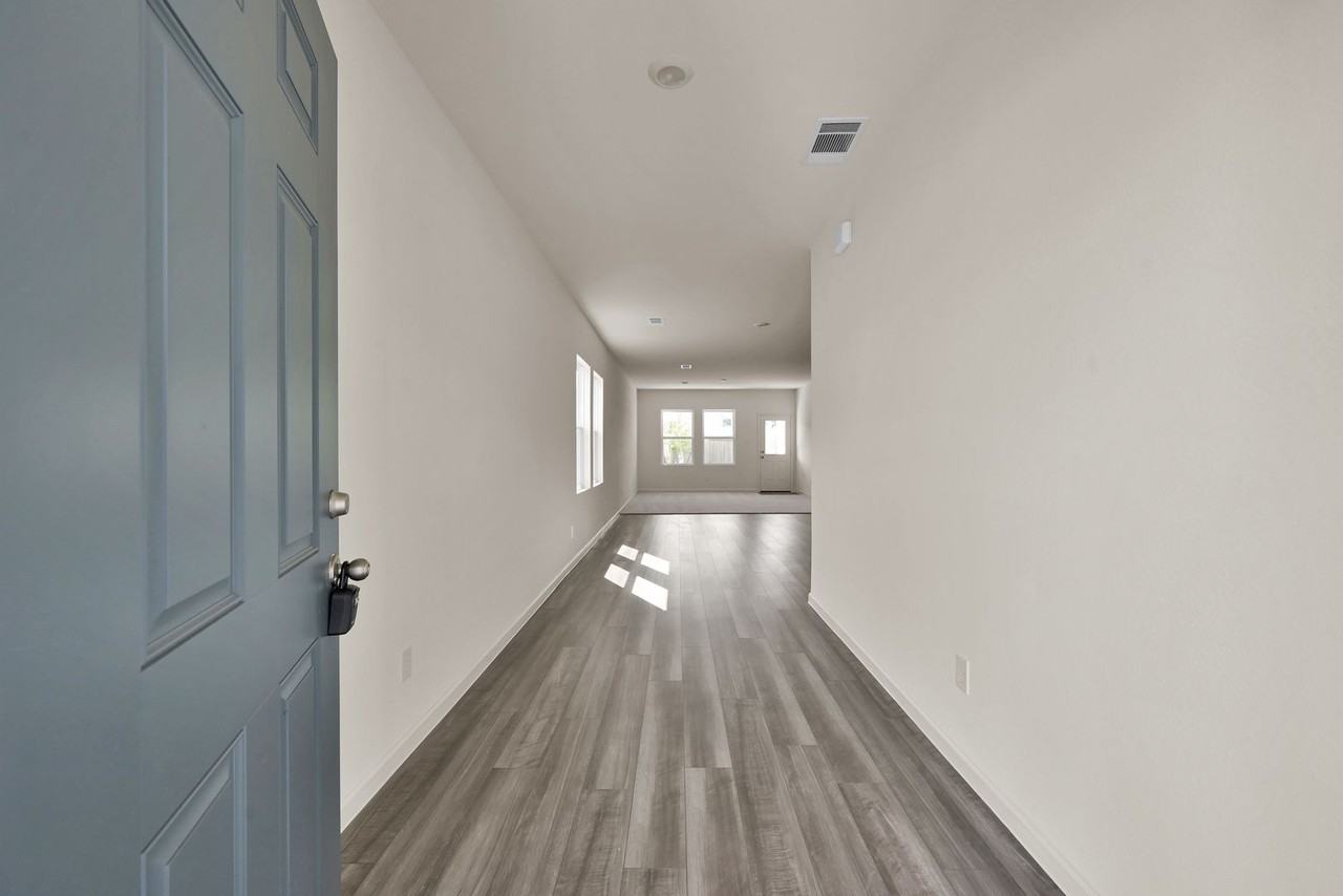 587 Firemoon St - Photo 4 of 36