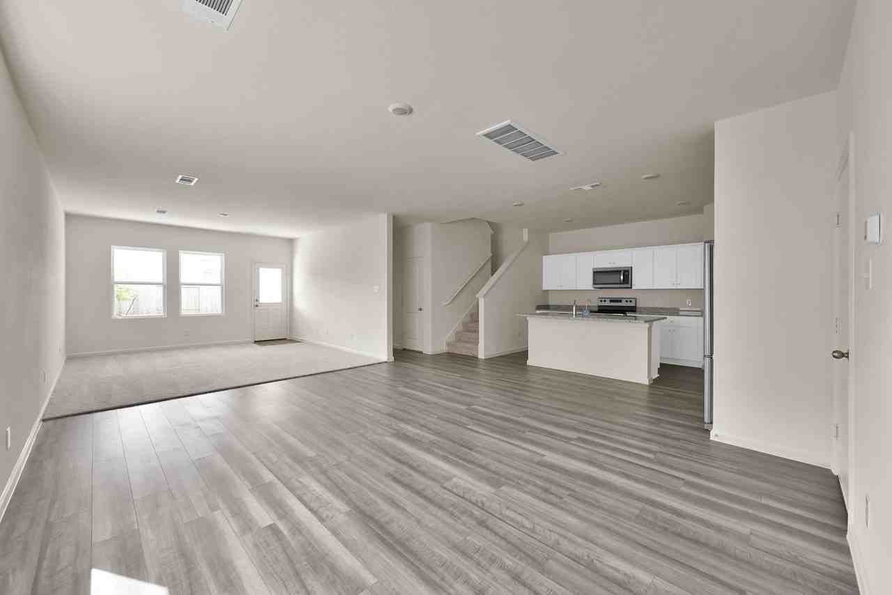 587 Firemoon St - Photo 5 of 36