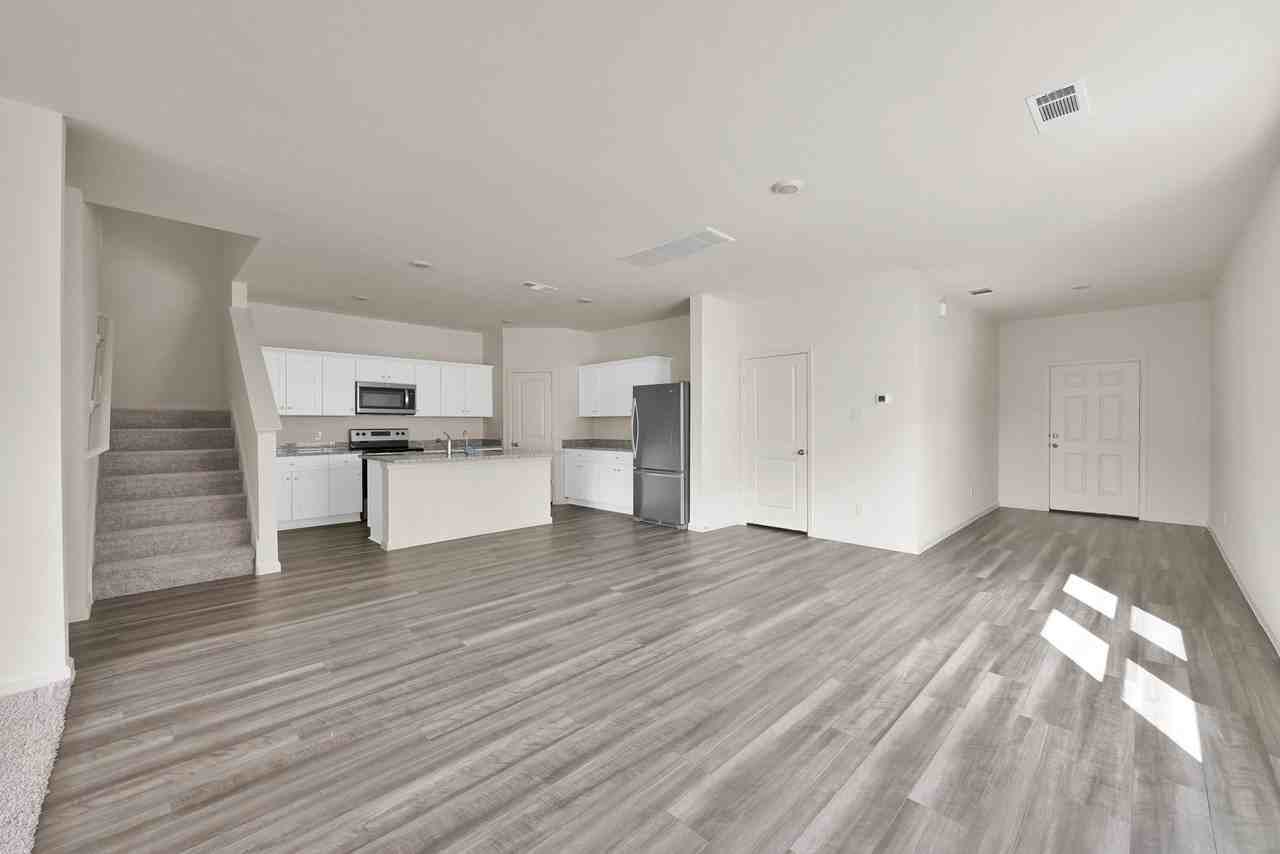 587 Firemoon St - Photo 6 of 36