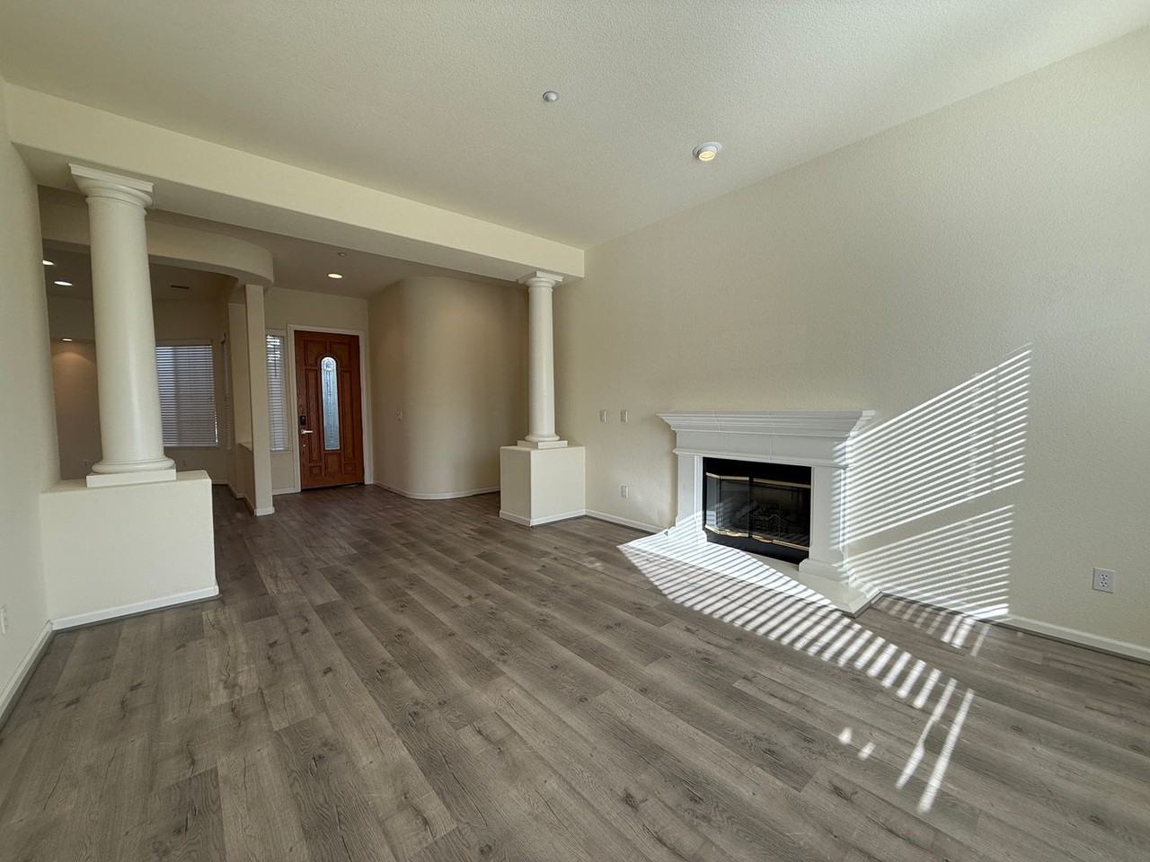 2946 Bresso Dr - Photo 4 of 32