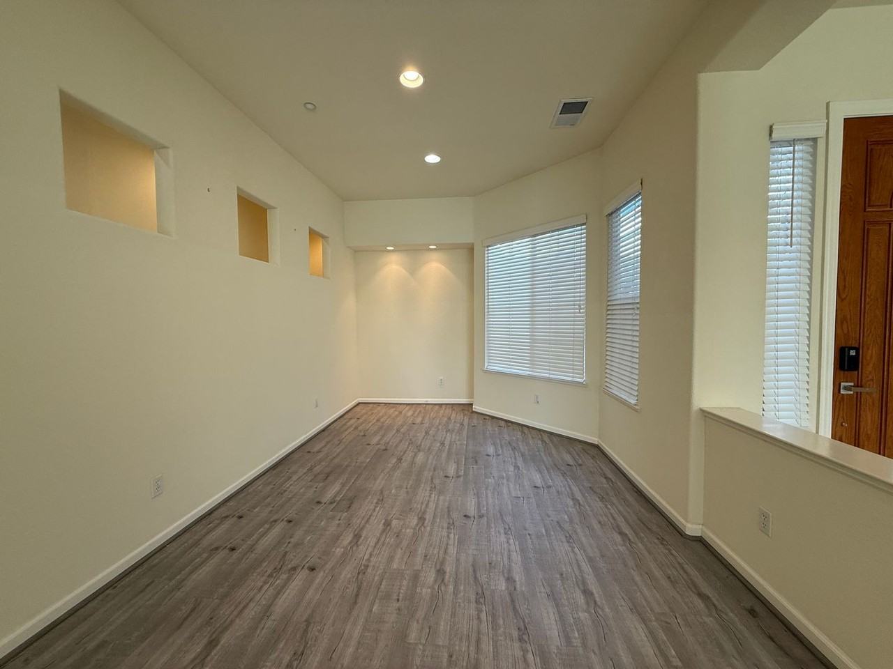 2946 Bresso Dr - Photo 5 of 32