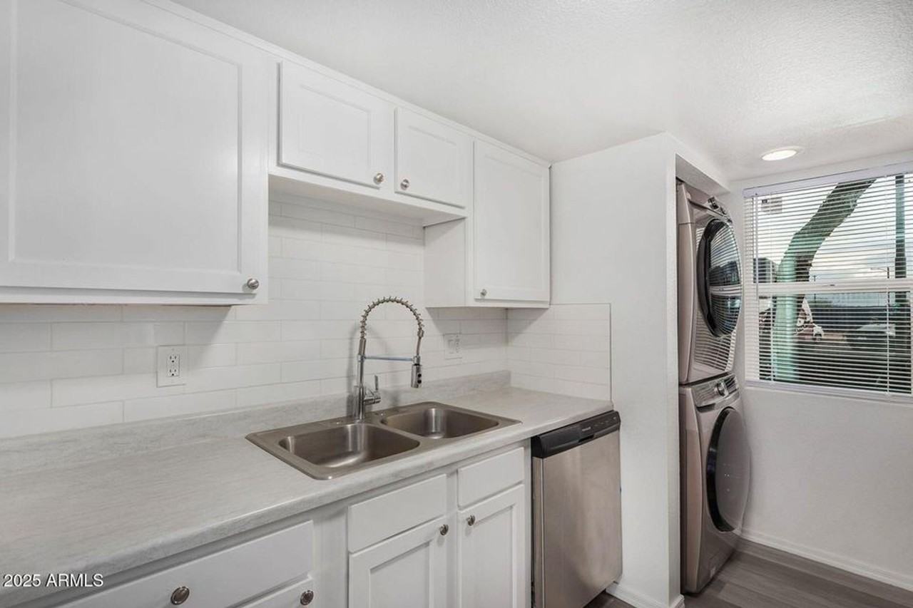 Jovial Apartments - Photo 5 of 19