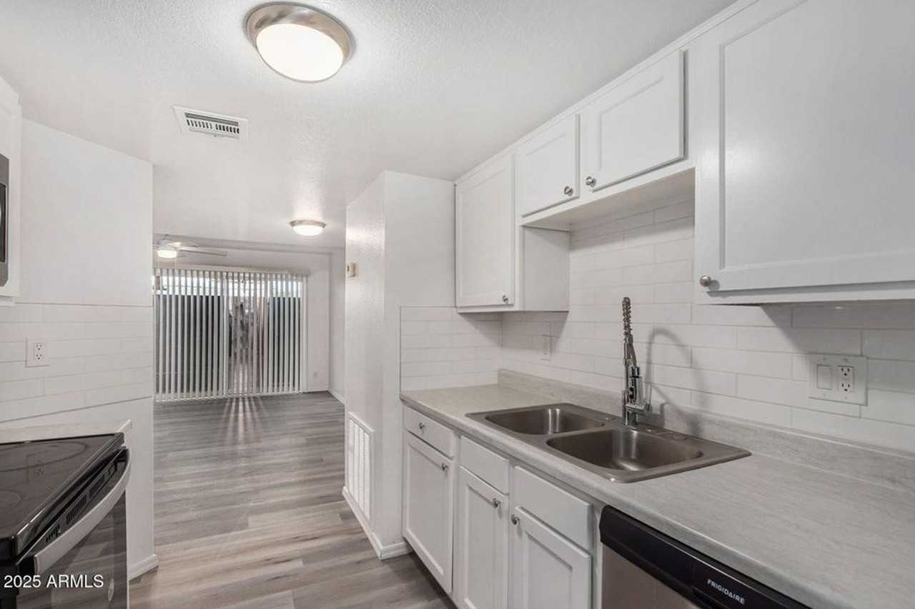 Jovial Apartments - Photo 4 of 19