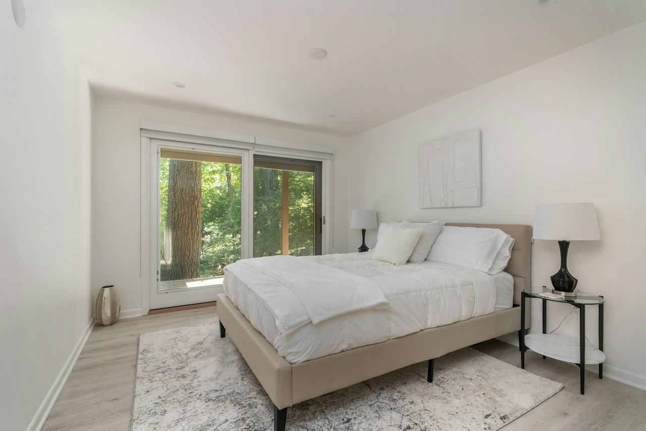 2738 N Radford St, Unit Lower Unit - Photo 4 of 10