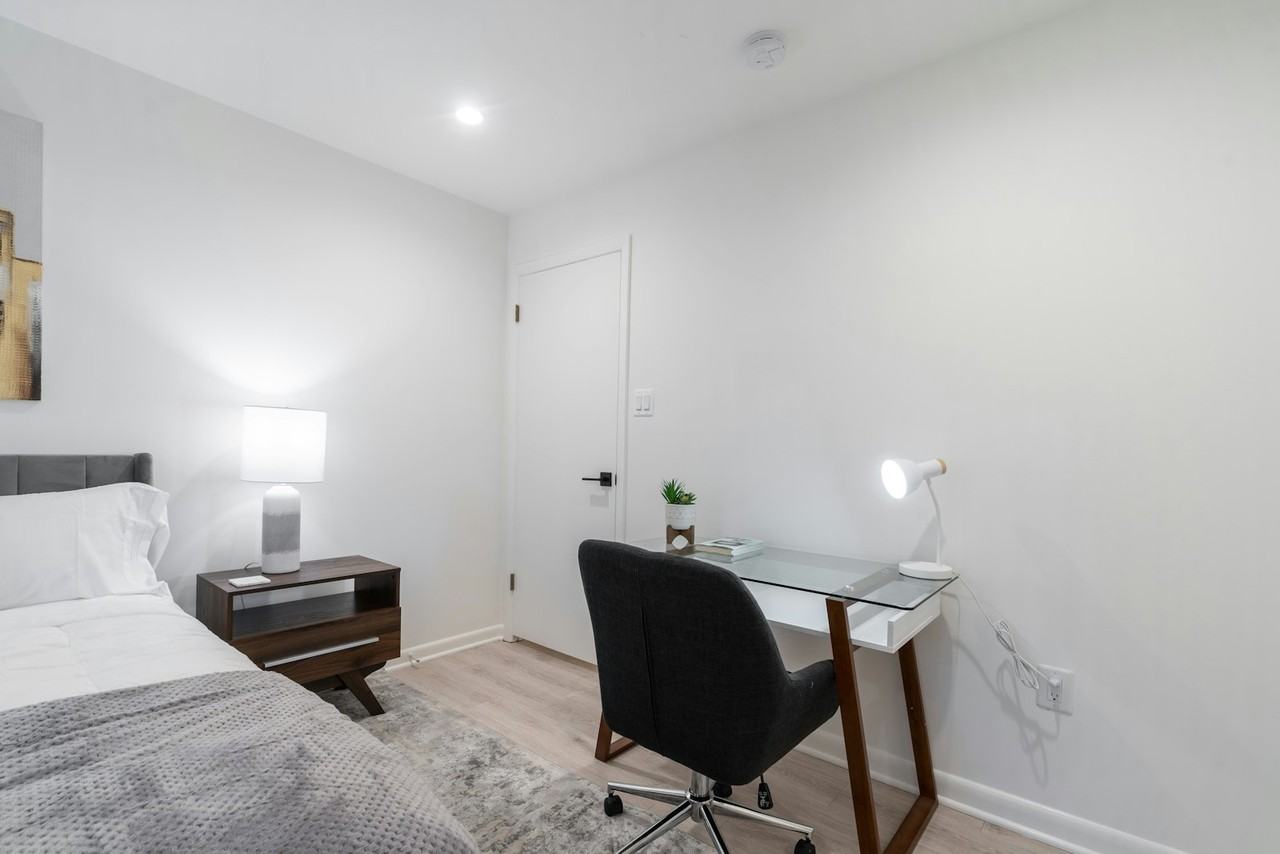 2738 N Radford St, Unit Lower Unit - Photo 5 of 10