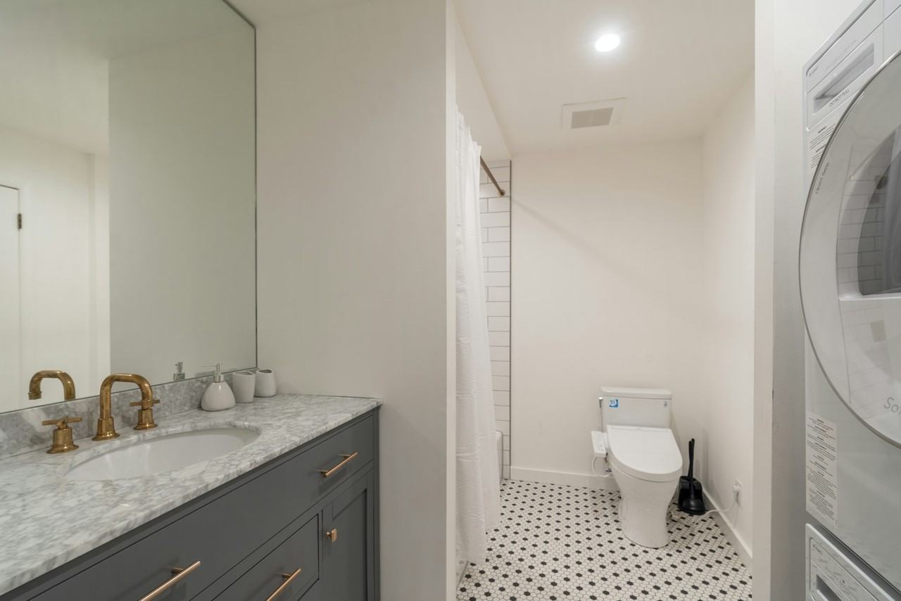 2738 N Radford St, Unit Lower Unit - Photo 6 of 10