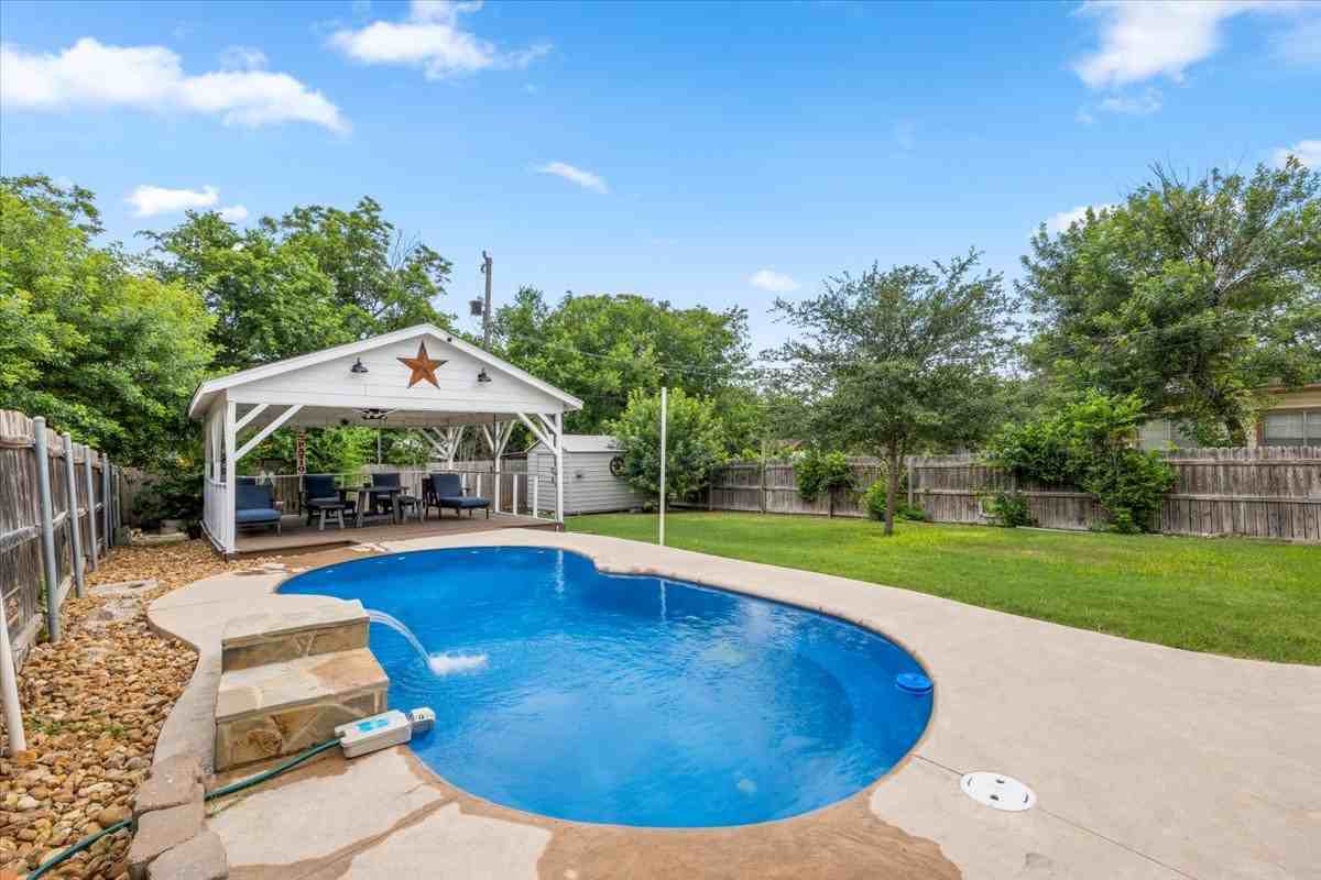 2050 W Mistletoe Ave #NA - Photo 2 of 17