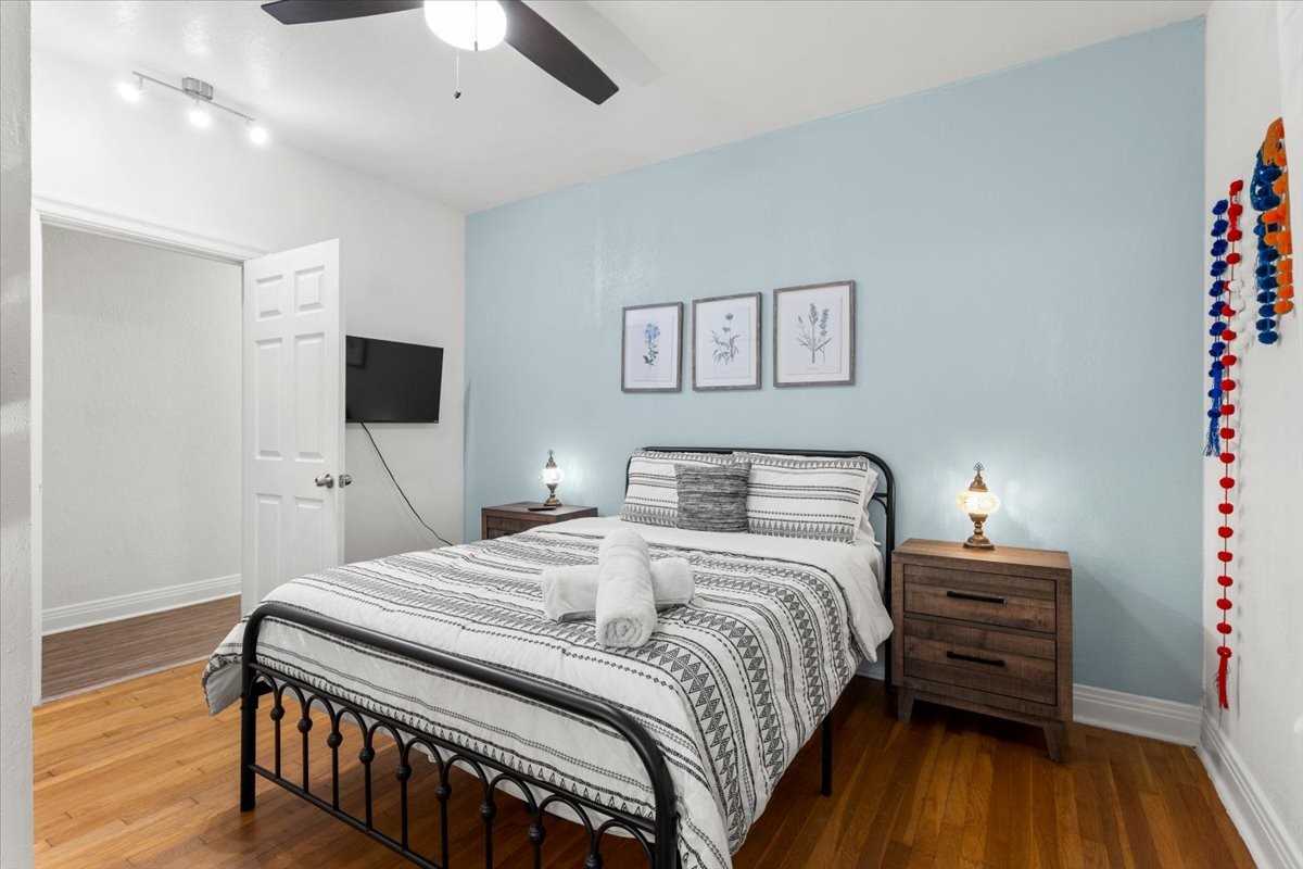 2050 W Mistletoe Ave #NA - Photo 6 of 17