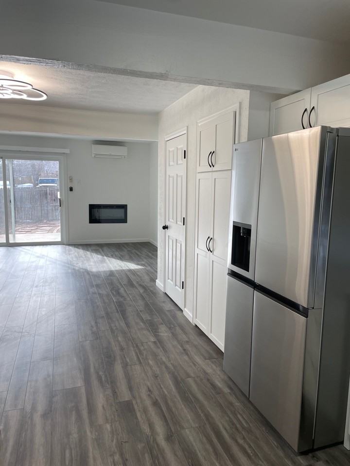1190 Poplar Ave #1190 - Photo 3 of 23