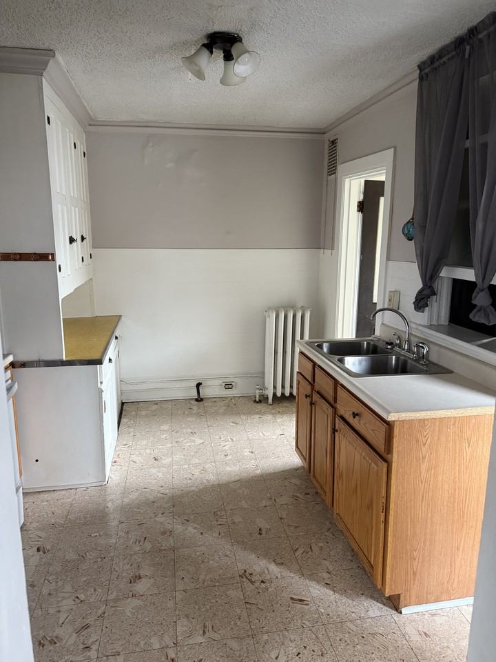 1 N Market St #3 - Photo 3 of 9