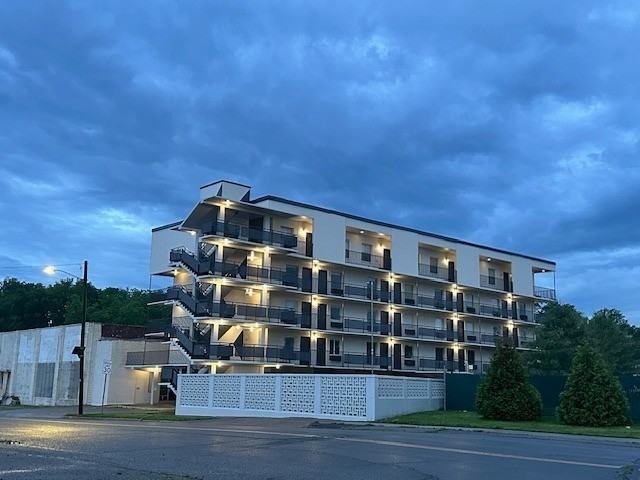 45 South West End Boulevard - Photo 5 of 50