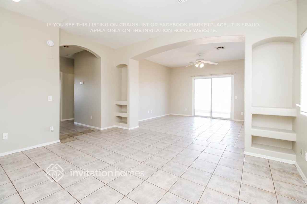 3102 E Roeser Rd - Photo 3 of 17