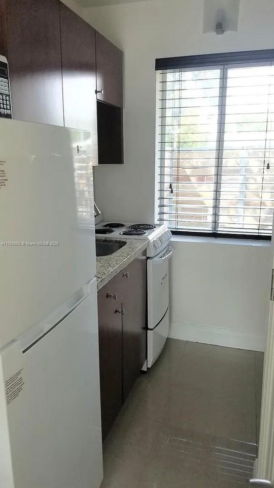 371 Ne 80th Ter #B - Photo 3 of 5