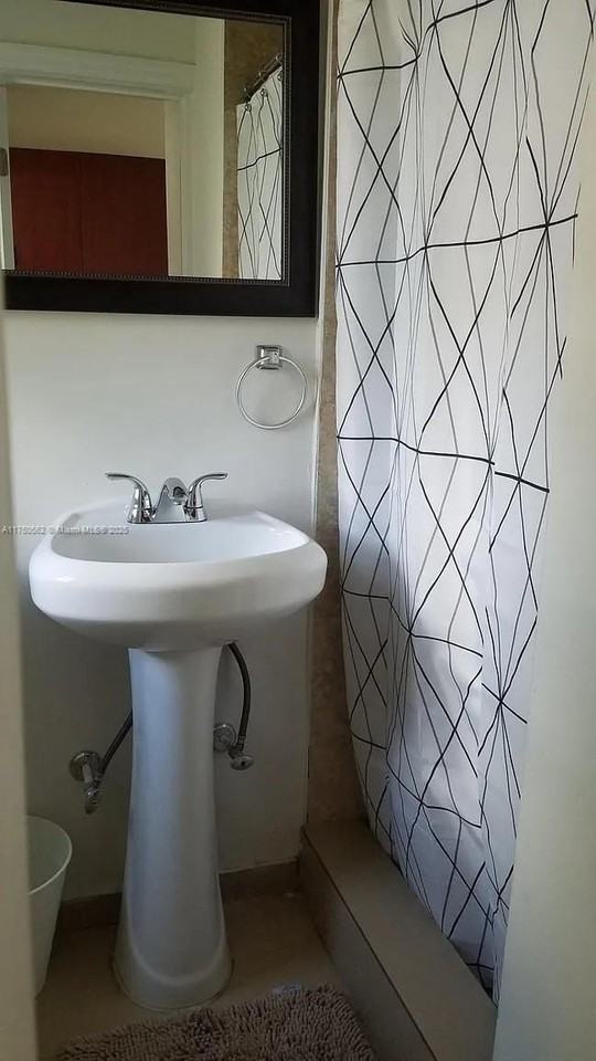 371 Ne 80th Ter #B - Photo 5 of 5