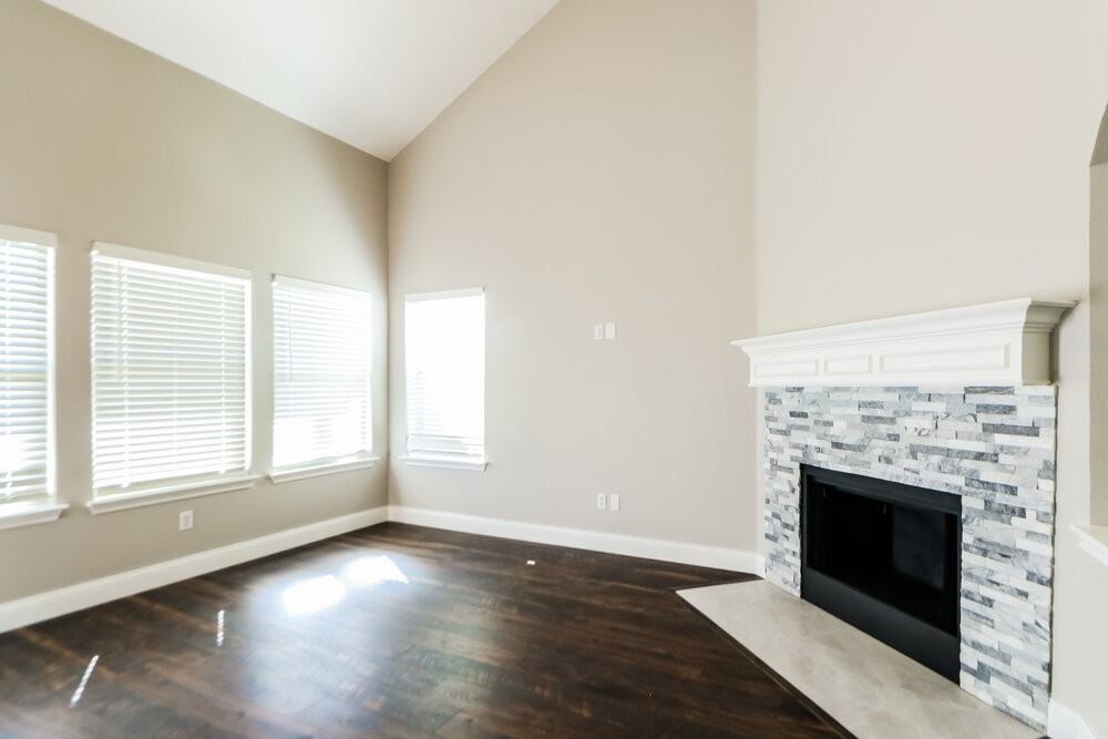 125 Brown St - Photo 4 of 17