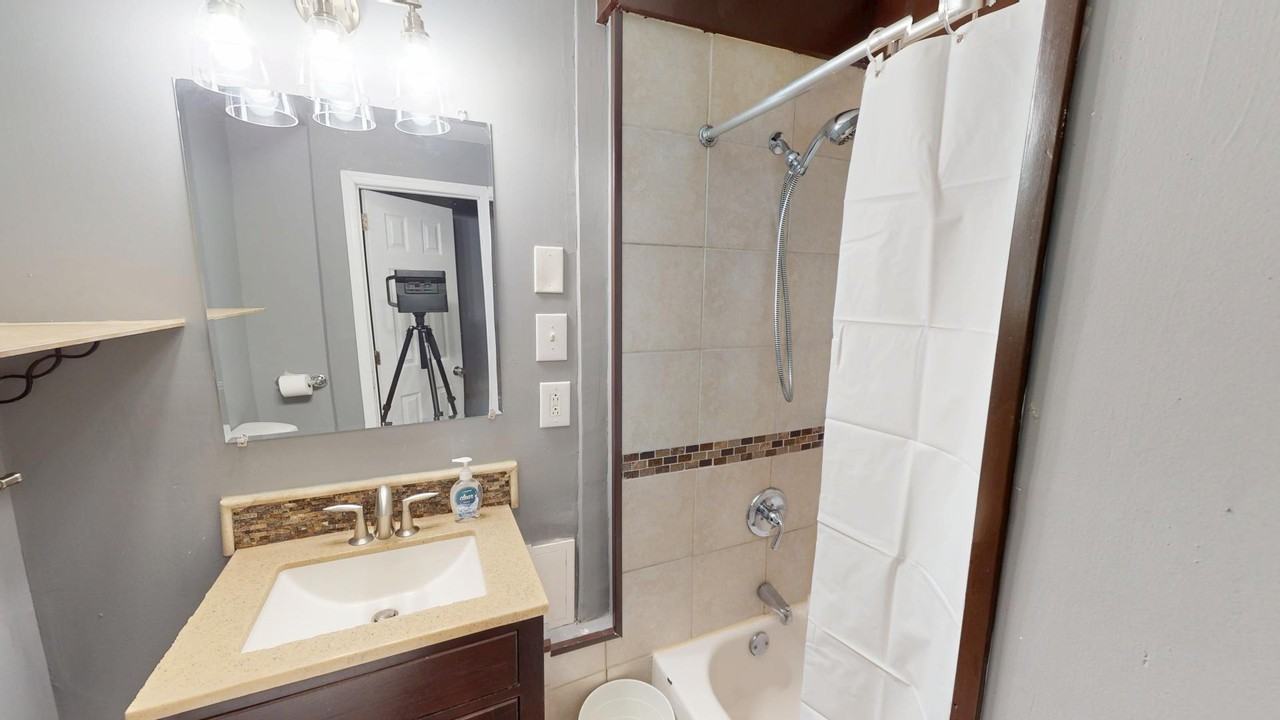 Ivanhoe Ave - Photo 2 of 21