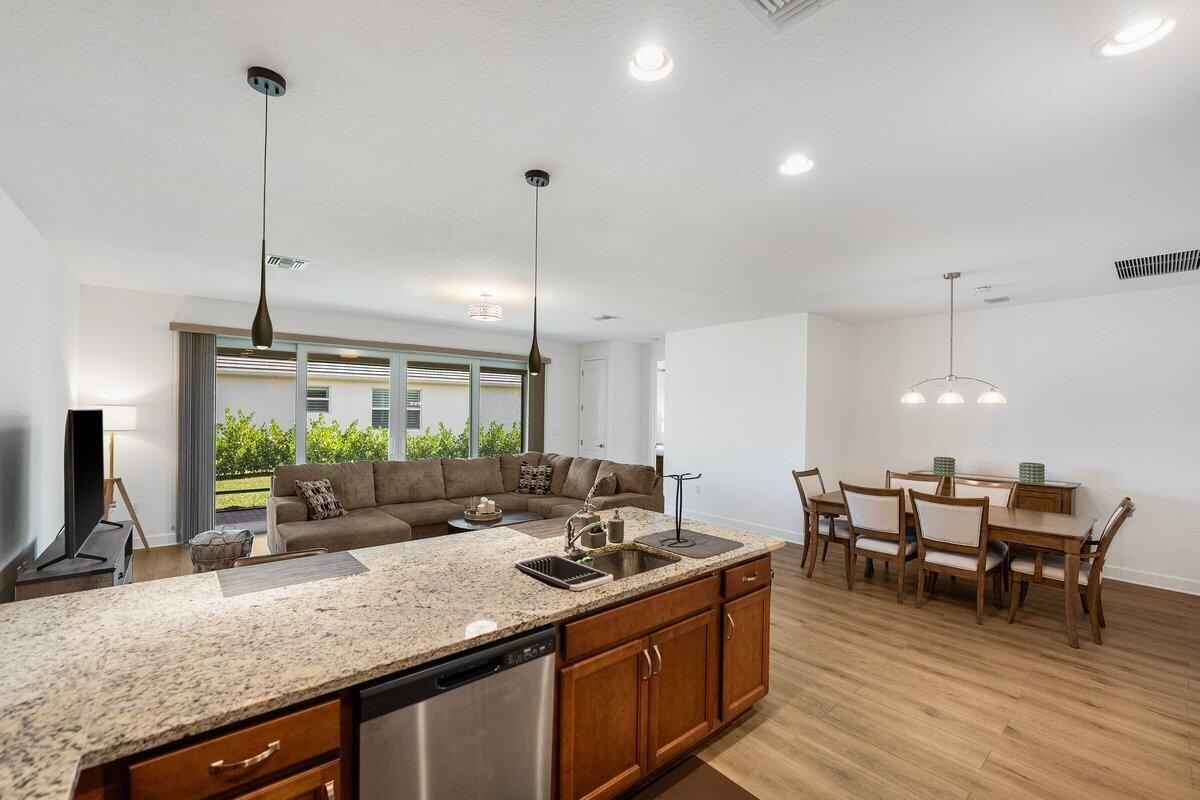 11673 Sw Oceanus Blvd - Photo 6 of 42