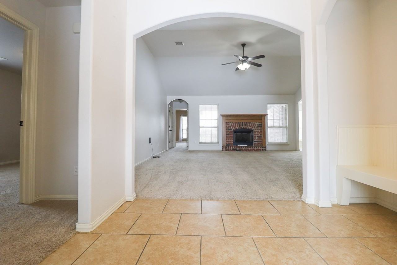 7919 S Fir Pl - Photo 3 of 30