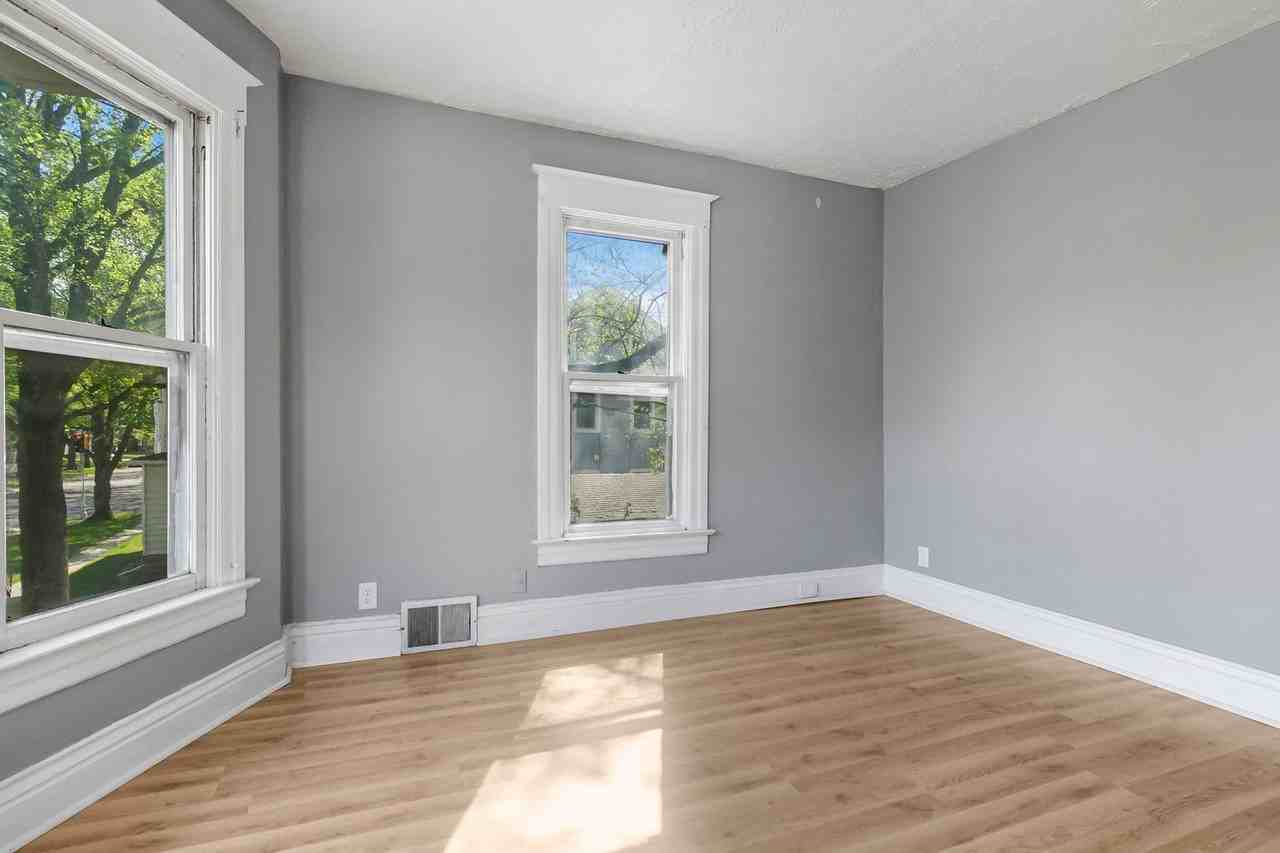 716 W. Edwards - Photo 7 of 20