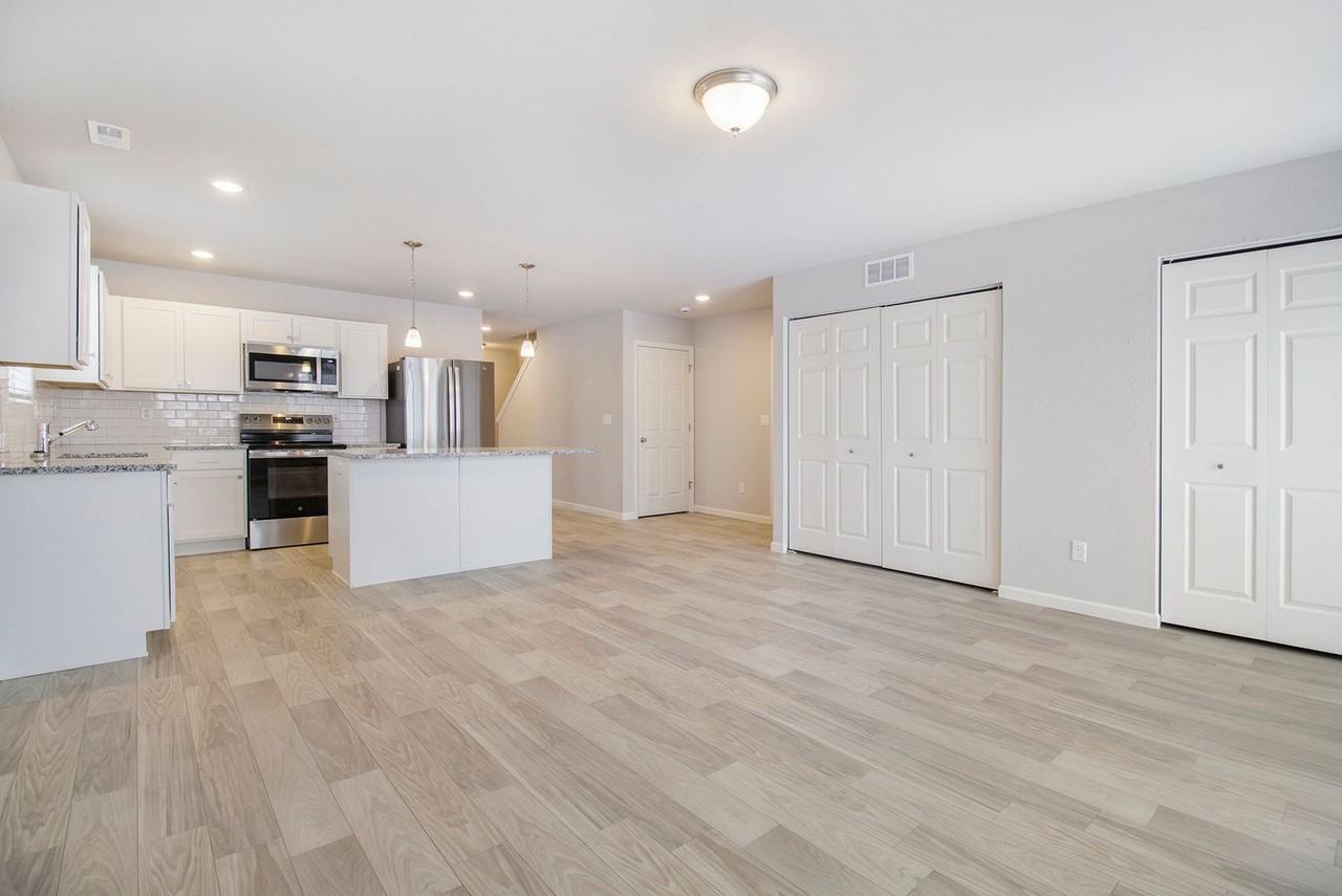 1257 Baker St - Photo 6 of 23