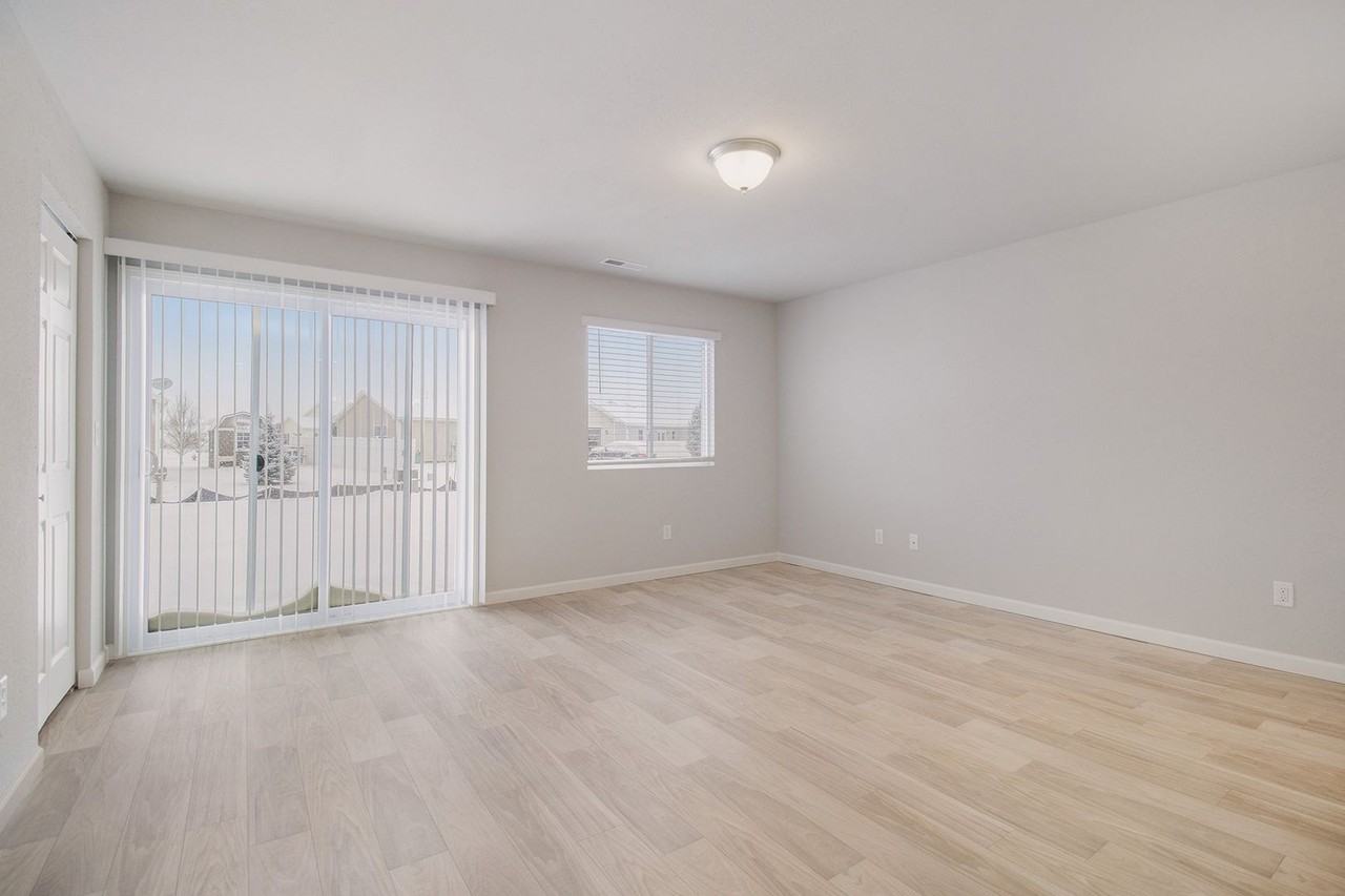 1257 Baker St - Photo 7 of 23