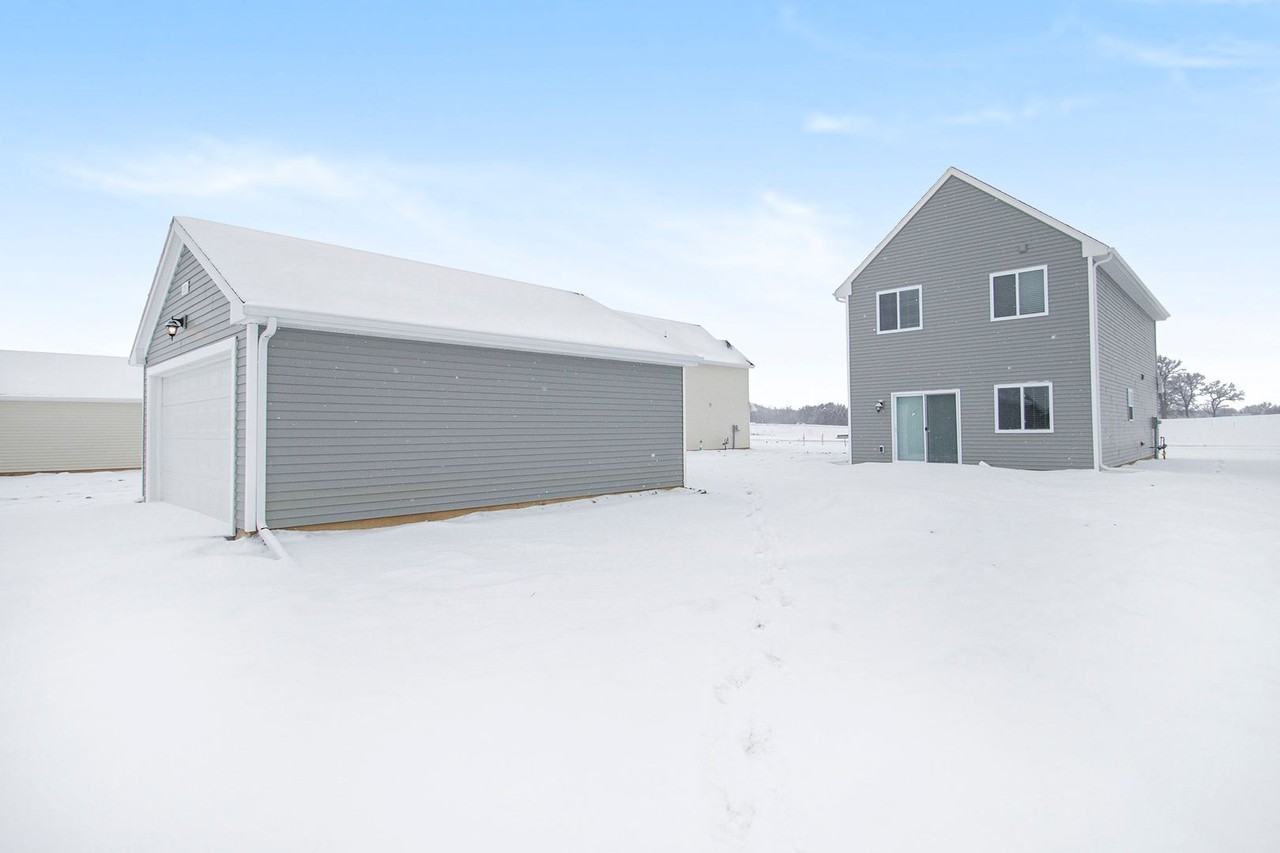 1259 Baker St - Photo 2 of 25