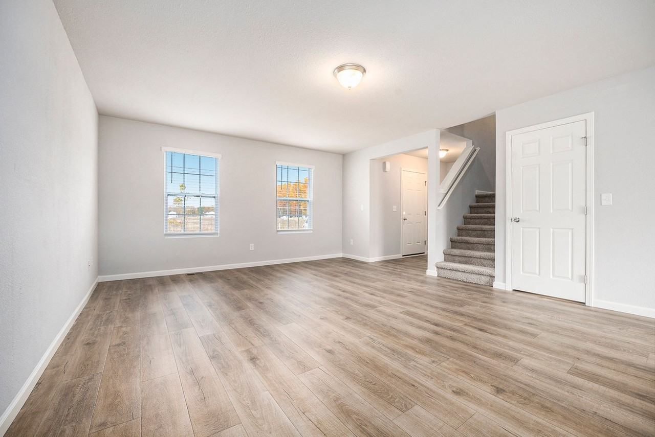 4445 Meadowlane Ct - Photo 6 of 22