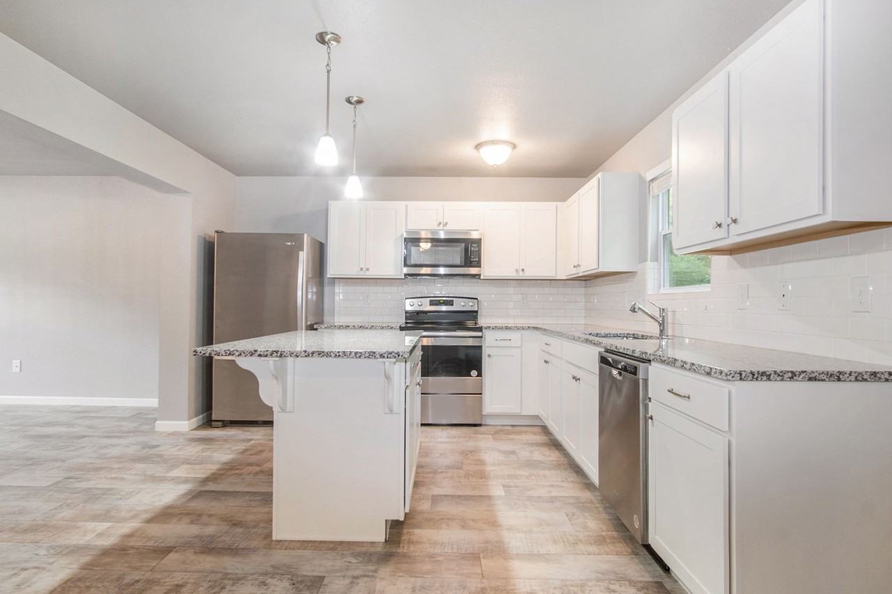 4460 Meadowlane Ct - Photo 3 of 26