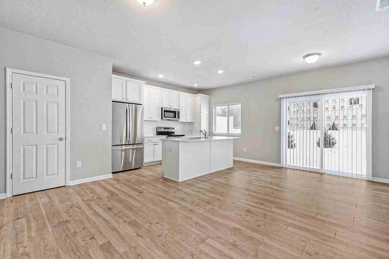 1304 Timber Hollow Ct - Photo 3 of 18