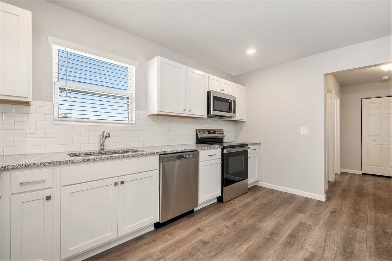 7285 Montego Bay St - Photo 3 of 28