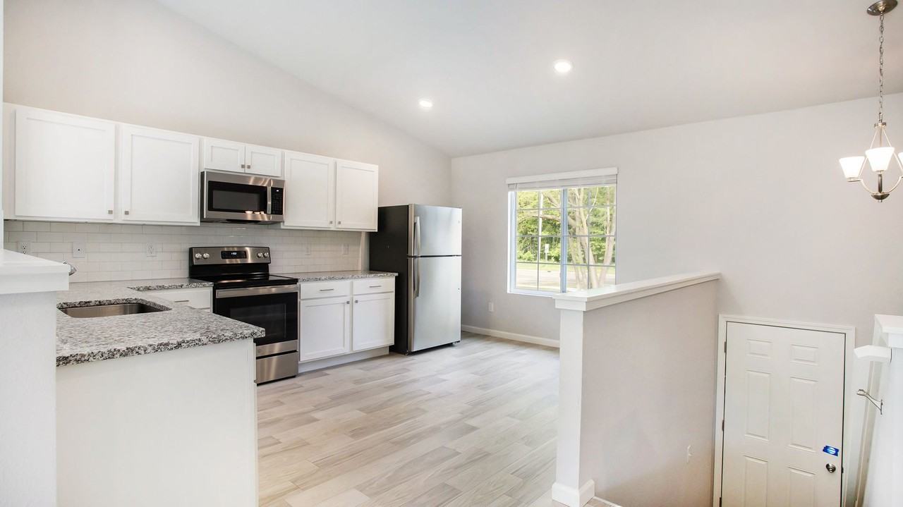 111 Mackenzie St - Photo 2 of 16