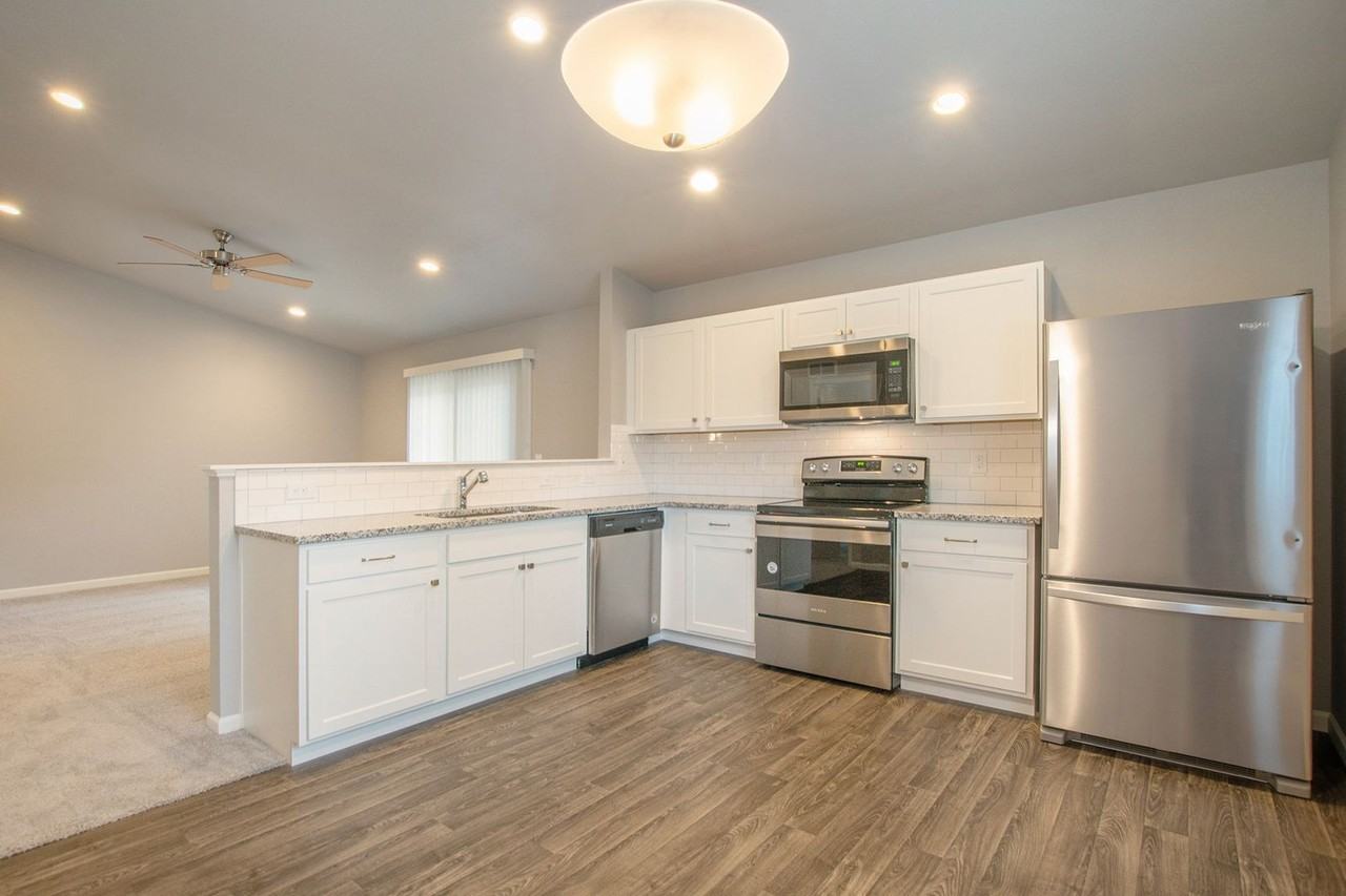 129 Mackenzie St - Photo 2 of 24