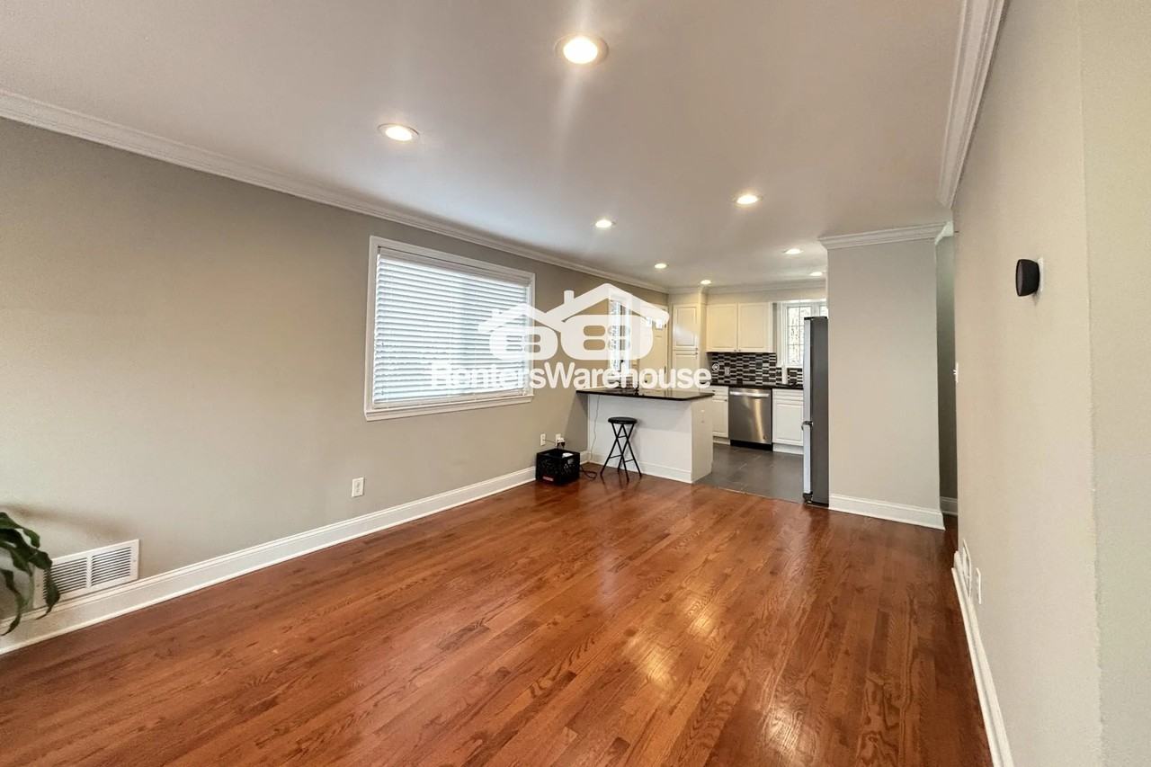 5411 67th Ave - Photo 2 of 44