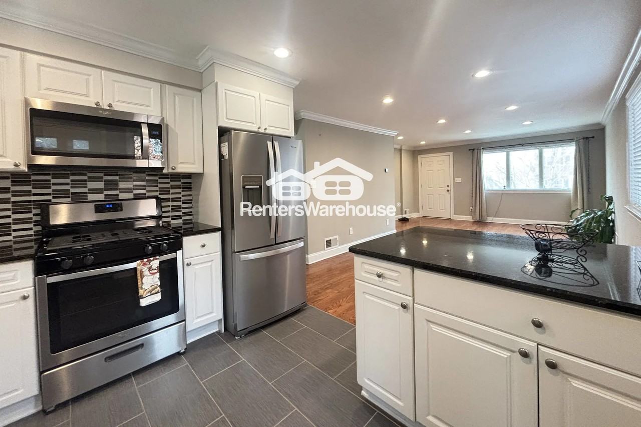 5411 67th Ave - Photo 3 of 44