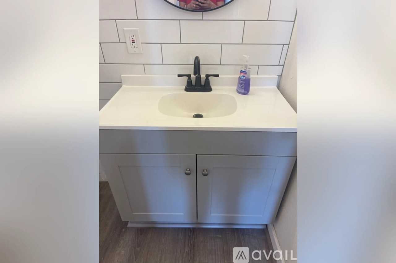 356 N Broadway - Photo 3 of 7