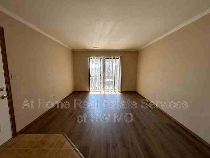 710 E Bain St - Photo 6 of 15