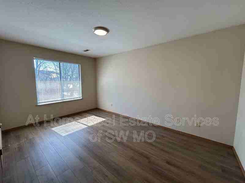 710 E Bain St - Photo 7 of 15