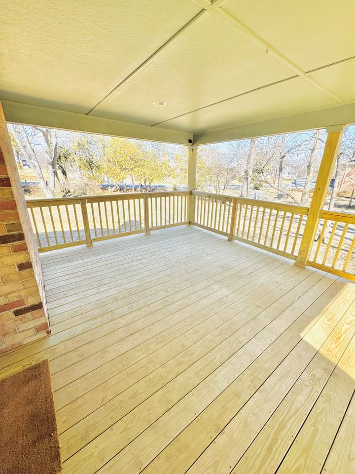 216 S Buckmarsh St #NA - Photo 4 of 23