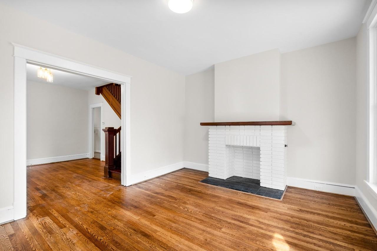 1033 N Market St - Photo 5 of 20