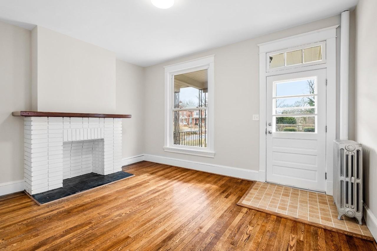1033 N Market St - Photo 7 of 20