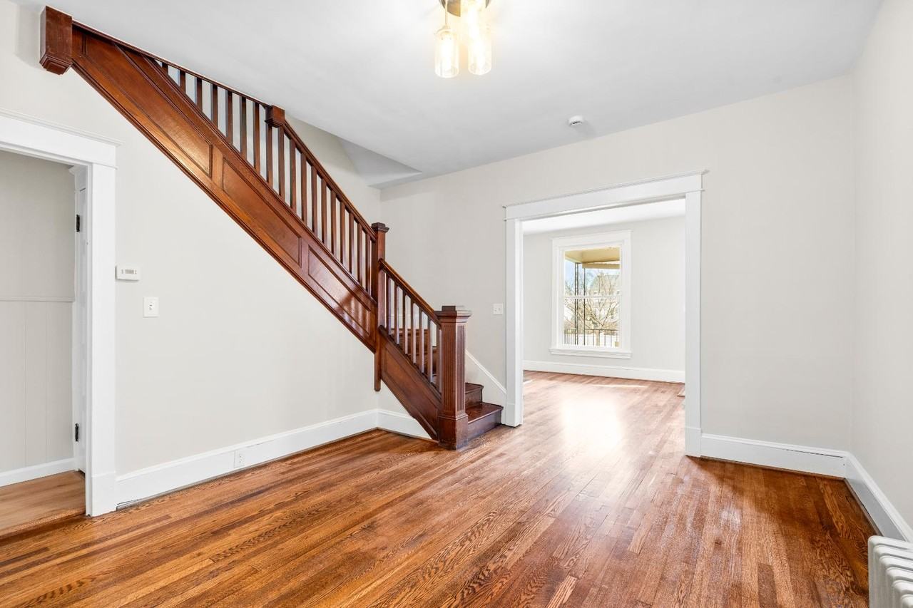 1033 N Market St - Photo 6 of 20