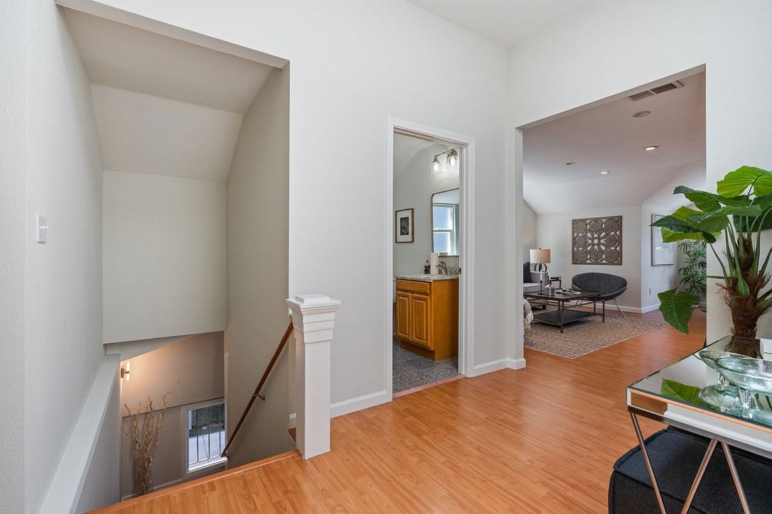 548 25th St #NA - Photo 3 of 35