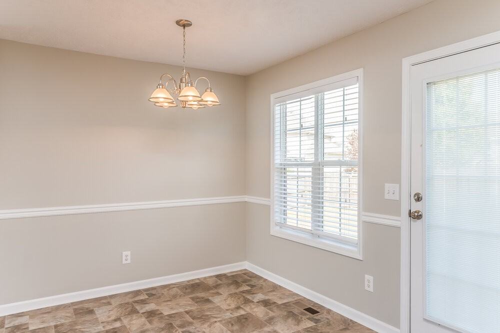 1422 Huddersfield Dr - Photo 4 of 14