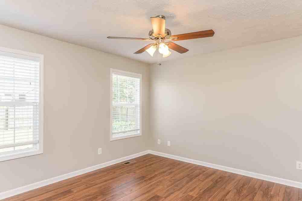 1422 Huddersfield Dr - Photo 7 of 14