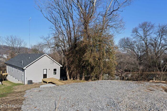 1110 Maryland Ave - Photo 2 of 10