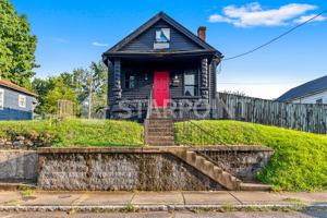 featured image of 1726 West Gaulbert Avenue