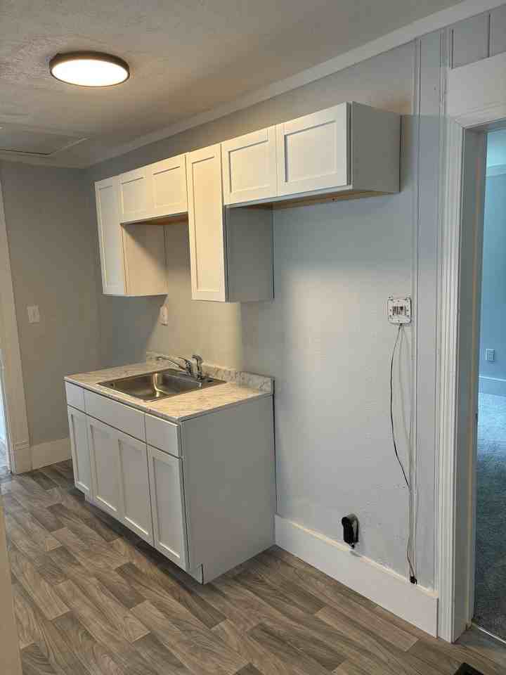 1819 W Kentucky St - Photo 4 of 11