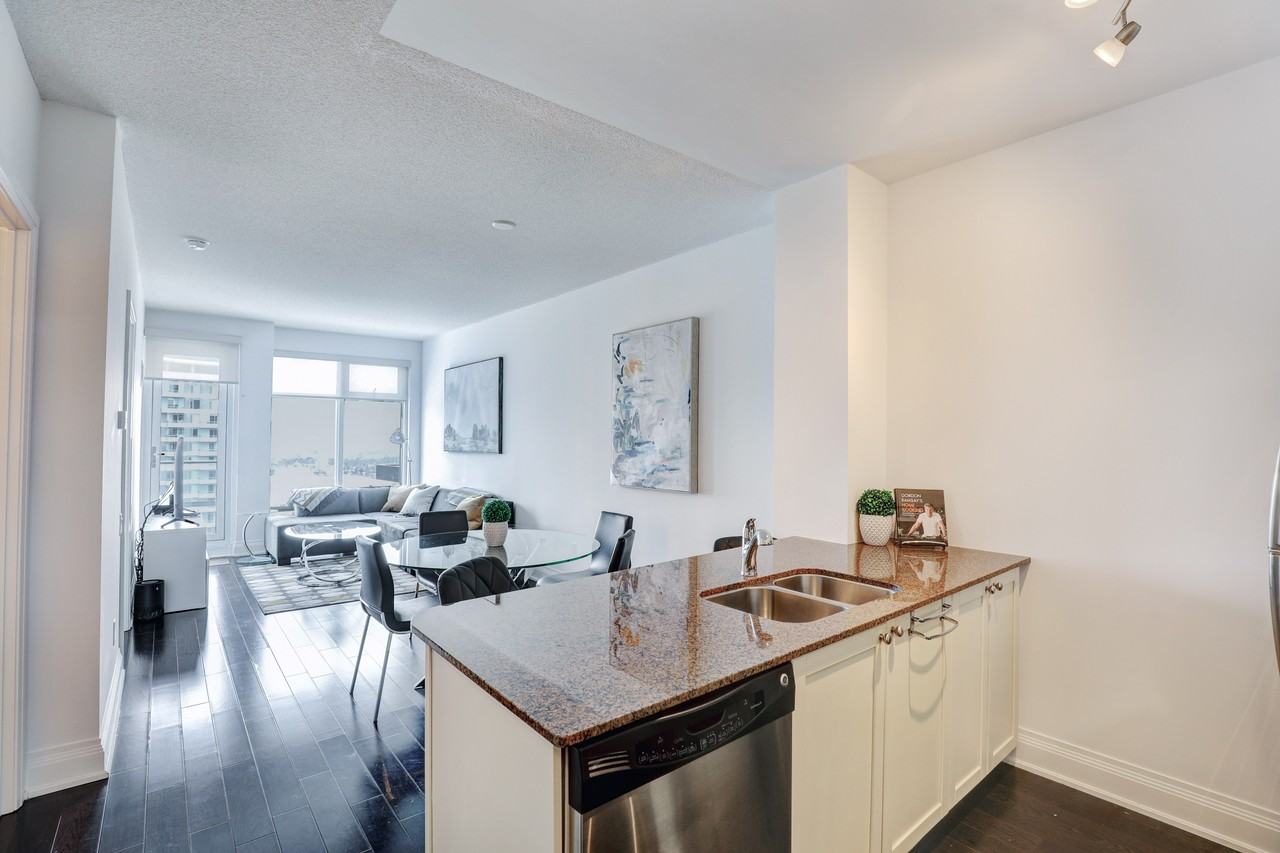 2191 Yonge St #3712 - Photo 3 of 27