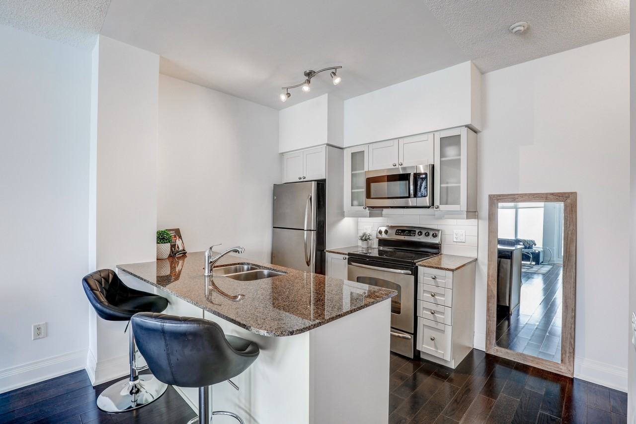 2191 Yonge St #3712 - Photo 4 of 27