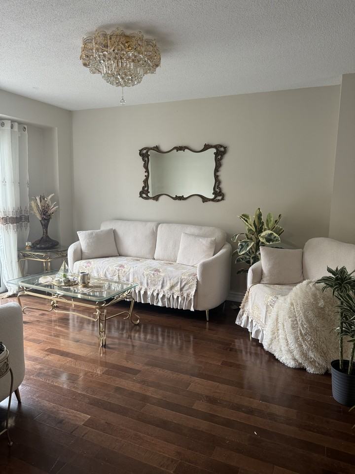 68 Flint Crescent - Photo 3 of 6